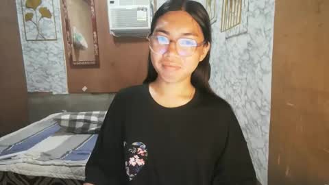 Snapshot of asian_rhean chatting on 11/21/25, 10:19 Rhean online show from 11/21/25, 10:19