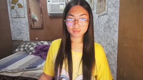 Snapshot of asian_rhean chatting on 11/22/25, 11:31 Rhean online show from 11/22/25, 11:31