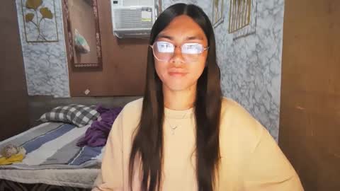 Snapshot of asian_rhean chatting on 11/23/25, 01:49 Rhean online show from 11/23/25, 01:49