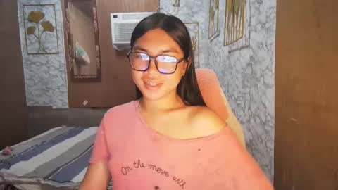 Snapshot of asian_rhean chatting on 11/24/25, 11:37 Rhean online show from 11/24/25, 11:37