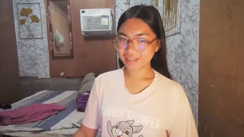 Snapshot of asian_rhean chatting on 11/25/25, 10:43 Rhean online show from 11/25/25, 10:43