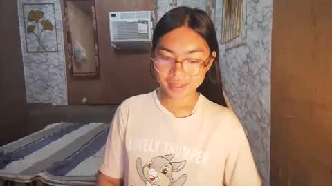 Snapshot of asian_rhean chatting on 11/26/25, 11:17 Rhean online show from 11/26/25, 11:17