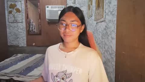 Snapshot of asian_rhean chatting on 11/29/25, 10:29 Rhean online show from 11/29/25, 10:29