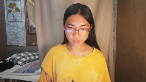 Snapshot of asian_rhean chatting on 11/30/25, 11:31 Rhean online show from 11/30/25, 11:31