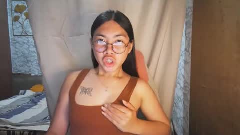 Snapshot of asian_rhean chatting on 12/02/25, 10:20 Rhean online show from 12/02/25, 10:20