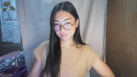 Snapshot of asian_rhean chatting on 12/13/25, 11:32 Rhean online show from 12/13/25, 11:32