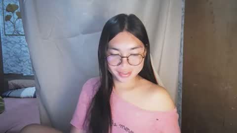 Snapshot of asian_rhean chatting on 12/14/25, 11:37 Rhean online show from 12/14/25, 11:37