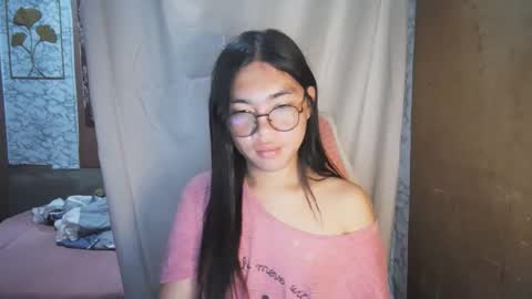 Snapshot of asian_rhean chatting on 12/14/25, 11:42 Rhean online show from 12/14/25, 11:42