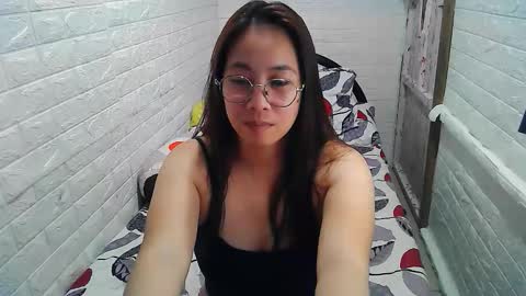Snapshot of asian_sexydimples chatting on 10/10/25, 11:42 Trixie online show from 10/10/25, 11:42