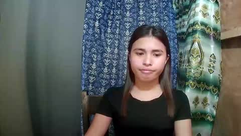 Snapshot of asian_sofiaxxx chatting on 04/27/26, 06:33 Sofia online show from 04/27/26, 06:33