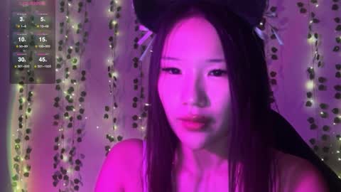 Snapshot of asian_vi chatting on 10/25/25, 06:02 My name Vi online show from 10/25/25, 06:02