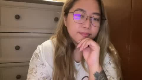Snapshot of asianbunny10 chatting on 07/19/26, 03:05 Curvy online show from 07/19/26, 03:05