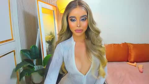 Snapshot of asiandiamond69 chatting on 09/17/25, 10:44 elizabeth arden online show from 09/17/25, 10:44