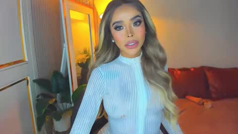 Snapshot of asiandiamond69 chatting on 09/25/25, 08:56 elizabeth arden online show from 09/25/25, 08:56