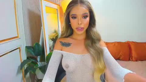 Snapshot of asiandiamond69 chatting on 10/15/25, 10:48 elizabeth arden online show from 10/15/25, 10:48