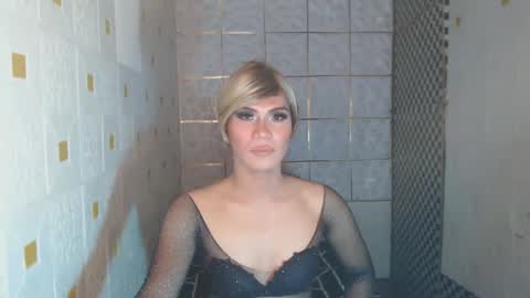 Snapshot of asianhugecock_kelly chatting on 02/07/25, 09:15 Shine online show from 02/07/25, 09:15