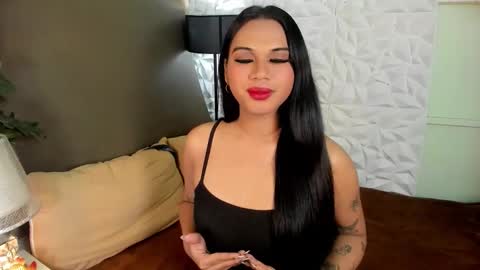 Snapshot of asianhugecockjulia1 chatting on 11/06/25, 09:43 JULIA online show from 11/06/25, 09:43