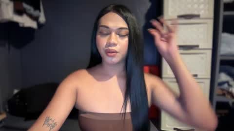 Snapshot of asianhugecockjulia1 chatting on 04/14/26, 07:42 JULIA online show from 04/14/26, 07:42