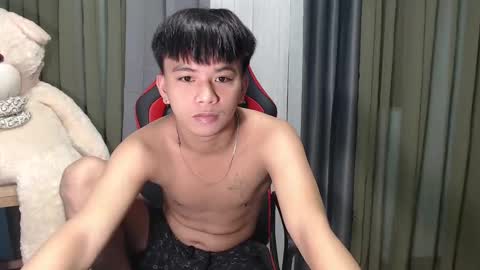 Snapshot of asianhunk_zam chatting on 12/30/24, 01:36 Zam online show from 12/30/24, 01:36