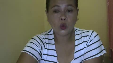 Snapshot of asianmom22 chatting on 04/23/26, 12:29 asianmom22 online show from 04/23/26, 12:29