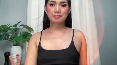 Snapshot of asiansweet_lily chatting on 06/26/26, 10:52 Lily online show from 06/26/26, 10:52