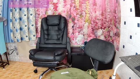 Snapshot of asiantsugar4u chatting on 12/19/24, 11:18 Trish online show from 12/19/24, 11:18