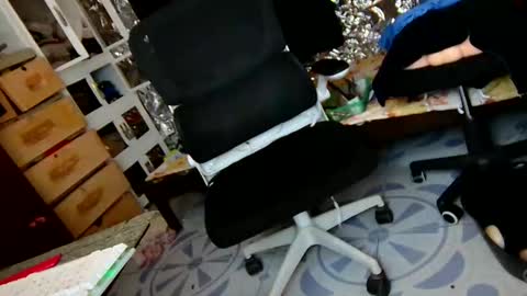 Snapshot of asiantsugar4u chatting on 12/01/25, 06:07 Trish online show from 12/01/25, 06:07