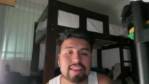 Snapshot of asilios_x chatting on 10/13/25, 04:01 A S I L I O S H A L L online show from 10/13/25, 04:01