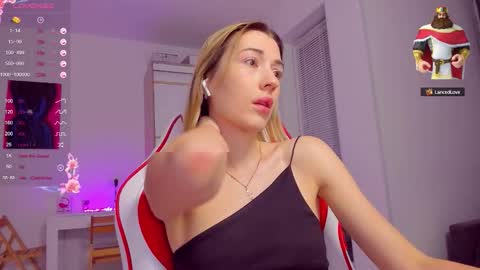 Caroline online show from 09/26/25, 04:00