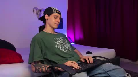 Snapshot of asmodeuszz chatting on 02/14/25, 06:45 asmodeuszz online show from 02/14/25, 06:45