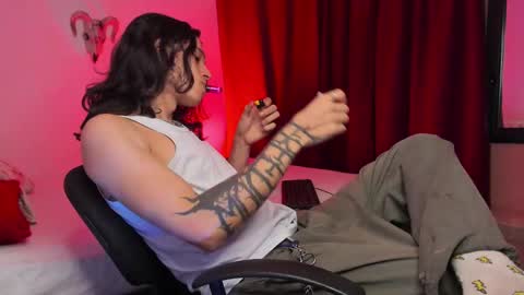 Snapshot of asmodeuszz chatting on 02/19/25, 05:27 asmodeuszz online show from 02/19/25, 05:27