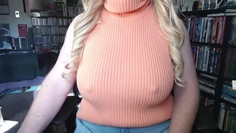 Aspen Vale online show from 09/28/25, 07:41