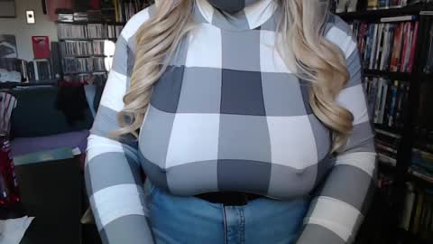 Aspen Vale online show from 10/28/25, 08:55