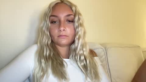 Snapshot of aspenaries chatting on 03/04/25, 01:12 Aspen Aries online show from 03/04/25, 01:12