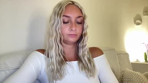 Snapshot of aspenaries chatting on 03/04/25, 04:17 Aspen Aries online show from 03/04/25, 04:17