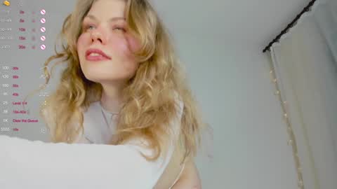 Snapshot of ass_latte chatting on 01/19/25, 01:43 Sasha online show from 01/19/25, 01:43