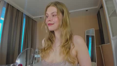 Snapshot of ass_latte chatting on 10/09/25, 05:05 Sasha online show from 10/09/25, 05:05