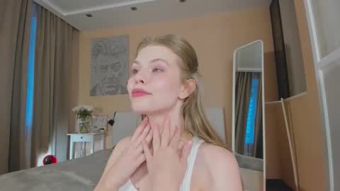 Snapshot of ass_latte chatting on 10/15/25, 05:29 Sasha online show from 10/15/25, 05:29