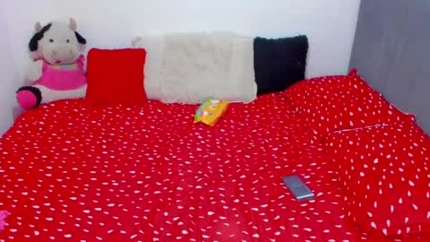 Snapshot of asshley_cute chatting on 02/12/25, 10:37 instagramsoofiaa giraldo online show from 02/12/25, 10:37