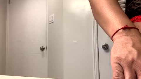 Linda online show from 11/22/25, 01:37