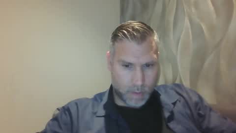 Snapshot of assmani28 chatting on 10/27/25, 12:09 Assmani28 online show from 10/27/25, 12:09