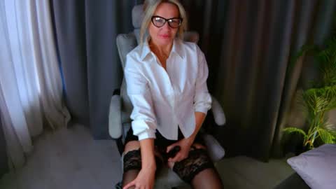 assolmonet online show from 10/30/25, 06:15