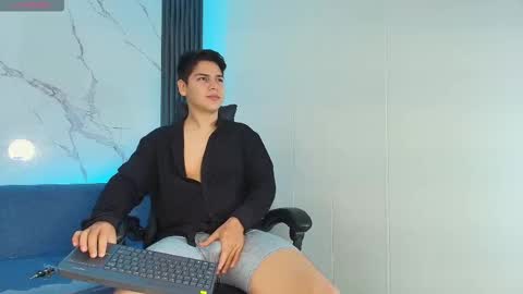 astablack_ online show from 10/17/25, 09:17