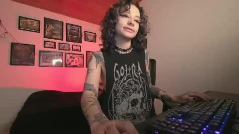 Snapshot of astarte4 chatting on 11/21/25, 01:32 Sof online show from 11/21/25, 01:32