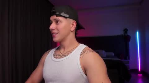 Snapshot of astonhills chatting on 09/21/25, 01:18 astonhills online show from 09/21/25, 01:18