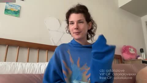 Snapshot of astorialove chatting on 03/31/26, 04:51 AstoriaLove online show from 03/31/26, 04:51