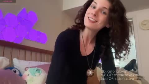 Snapshot of astorialove chatting on 04/04/26, 02:43 AstoriaLove online show from 04/04/26, 02:43