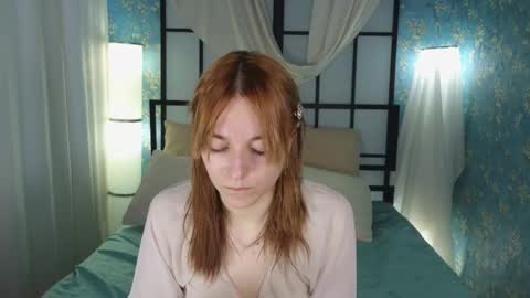 Snapshot of astra_lis chatting on 10/05/25, 12:25 Astra  online show from 10/05/25, 12:25