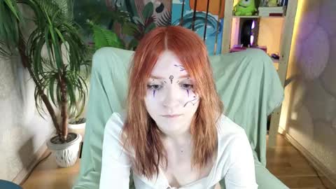 Snapshot of astra_lis chatting on 10/18/25, 12:39 Astra  online show from 10/18/25, 12:39