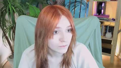 Snapshot of astra_lis chatting on 10/19/25, 12:50 Astra  online show from 10/19/25, 12:50